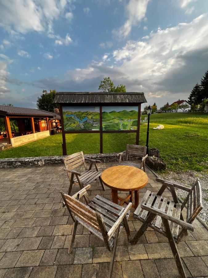 Apartments And Rooms Kristina Dreznik Grad ภายนอก รูปภาพ